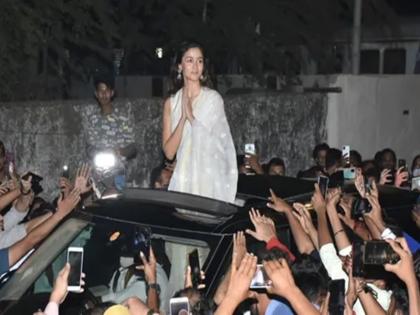 Gangubai Kathiawadi box office collection day 1 Alia Bhatt film opens at 10 cr | विवादों के बीच 'गंगूबाई काठियावाड़ी' ने बॉक्स ऑफिस कलेक्शन से किया हैरान, पहले दिन कमाए इतने करोड़ Gangubai Kathiawadi box office collection day 1 Alia Bhatt film opens at 10 cr | विवादों के बीच 'गंगूबाई काठियावाड़ी' ने बॉक्स ऑफिस कलेक्शन से किया हैरान, पहले दिन कमाए इतने करोड़