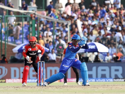 IPL 2019: Sherfane Rutherford, Axar Patel added 46 off 19 balls to power delhi to 187 vs RCB | IPL 2019: दिल्ली के इन दो बल्लेबाजों ने मचाया तहलका, आरसीबी के खिलाफ आखिरी ओवर में ठोक डाले 20 रन