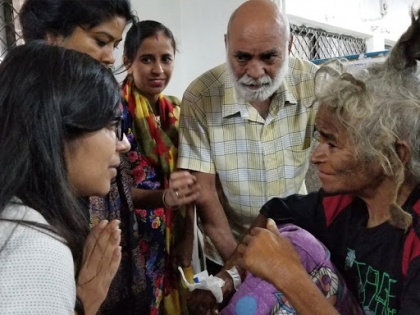 Delhi: brother Imprisonment her sister For last two years, DCW team rescue | बेरहम भाई ने 50 साल की बहन को घर में बनाया कैदी, दो साल बाद ऐसे कराया गया आजाद