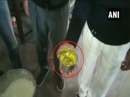 Dead rat found in Mumbai famous restaurant 2 cooks including manager arrested | मुंबई के प्रसिद्ध रेस्तरां में ग्राहक के खाने में मिला मरा हुआ चूहे का बच्चा, मैनेजर समेत 2 कुक हुए गिरफ्तार