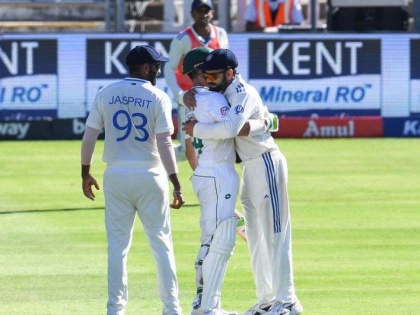 Dean Elgar South Africa vs India, 2nd Test 2024 Returned after scoring 12 and 4 runs last innings hit 684 fours and 26 sixes career 86 matches and 5347 runs Indian team grand farewell watch video Congratulate | Dean Elgar SA vs Ind: आखिरी पारी में 12 और 4 रन बनाकर लौटे, टेस्ट करियर में 684 चौके और 26 छक्के मारे, 86 मैच और 5347 रन, भारतीय टीम ने दी शानदार विदाई, देखें वीडियो