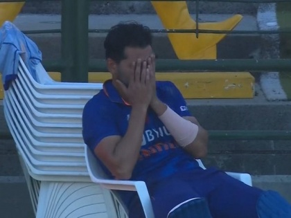 IND vs SA Deepak Chahar crying pic goes viral after India's four-run defeat to South Africa | 4 रन से हार, तेज गेंदबाज दीपक चाहर हुए भावुक, तस्वीर वायरल