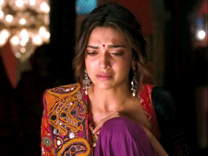 deepika padukone got emotional whicle listening to the narration of meghna gulzars film chhapaak | आखिर क्यों 'छपाक' की कहानी सुनकर रो पड़ी थीं दीपिका पादुकोण, मेघना गुलजार ने किया खुलासा