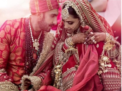deepika padukone ranveer wedding: first official wedding photos share on instagram | दीपिका-रणवीर ने शेयर कीं अपनी शादी की फोटो, कुछ इस अंदाज में नजर आया बॉलीवुड जोड़ा 