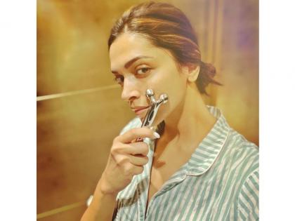 deepika padukone share her photo to spend her time with facial massage | Corona Effect: दीपिका पादुकोण की तरह घर बैठे अपनी स्किन की करें केयर, अपनाएं 'मस्तानी' के ये 5 ब्यूटी सीक्रेट्स deepika padukone share her photo to spend her time with facial massage | Corona Effect: दीपिका पादुकोण की तरह घर बैठे अपनी स्किन की करें केयर, अपनाएं 'मस्तानी' के ये 5 ब्यूटी सीक्रेट्स