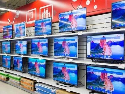 Big TV companies like Samsung, Sony reduced prices by up to 40 thousand rupees for low demand festive season is not | Samsung, Sony जैसी बड़ी TV कंपनियों ने 40 हजार रुपये तक घटाए दाम, फेस्टिव सीजन नहीं इस वजह से दे रहे हैं सस्ता