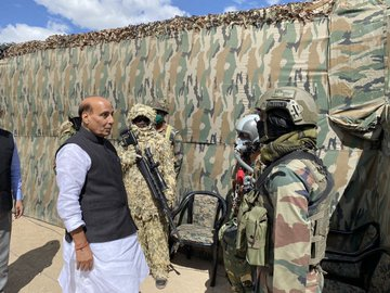 private defense industry Research meet needs country focus investment Defense Minister Rajnath Singh | ब्लॉगः निजी रक्षा उद्योग में अनुसंधान से पूरी होंगी देश की जरूरतें, अनुसंधान और निवेश पर फोकस