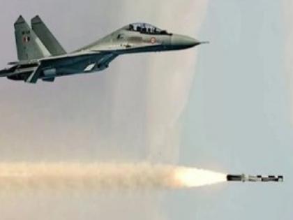 Defence Ministry has taken Decision Now private companies will also manufacture ammunition and missiles | अब प्राइवेट कंपनियां भी बनाएंगी गोला-बारूद और मिसाइल, रक्षा मंत्रालय उठाया बड़ा कदम