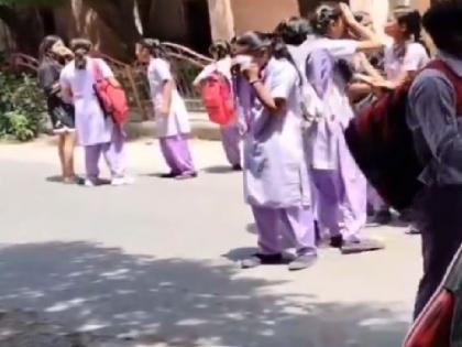 VIDEO of Delhi school blade attacks sparks safety tension arise | VIDEO: Delhi के एक स्कूल में छात्रा के चेहरे पर हुआ ब्लेड से हमला, अब सुरक्षा को लेकर उठे सवाल..