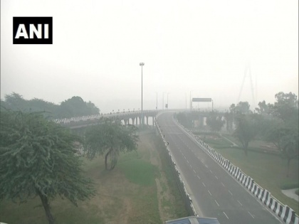 Delhi Air pollution: continues to be in severe' category and affect visibility in city | दिल्ली में प्रदूषण से थोड़ी राहत, पर कई इलाकों में वायु गुणवत्ता गंभीर श्रेणी में, अगले एक-दो दिन में बारिश के आसार