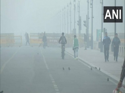 Air quality in Delhi remains in very poor category with AQI at 301 | 'बेहद खराब' श्रेणी में बनी हुई है दिल्ली में वायु गुणवत्ता, 301 दर्ज किया गया एक्यूआई