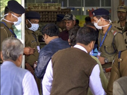 Coronavirus Impact Delhi Officials To Check 35,000 Foreign Returnees Self-Quarantined | विदेश से आए 35 हजार लोगों की दिल्ली सरकार ने की पहचान, क्वॉरेंटाइन में रखे जाएंगे सभी, अब दिए गए ये आदेश 