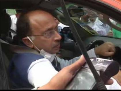 bjp leader vijay goel car get challan protest violation against odd even scheme | दिल्ली पुलिस ने काटा बीजेपी नेता विजय गोयल का चालान, विरोध करने की दी थी चेतावनी