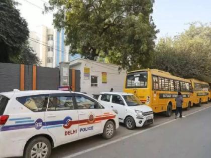 Delhi schools receive bomb blast threat in 3 days know the updates | दिल्ली में ये क्या हो रहा? 3 दिनों में मिली 10 स्कूलों को बम ब्लास्ट की धमकी, जानें मासूम छात्रों की जान का दुश्मन कौन?