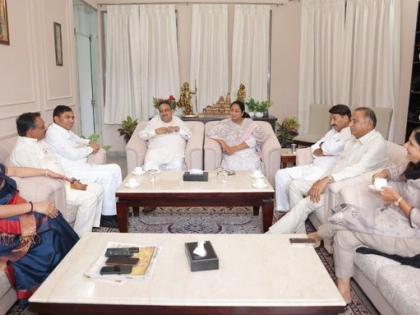 Delhi CM Rekha Gupta Attack Centre grants 'Z' category CRPF security attack her Chief Minister Rekha Gupta seriously injured working from home | Delhi CM Rekha Gupta Attack: मुख्यमंत्री रेखा गुप्ता को गंभीर चोट, घर से कर रही काम, केंद्र ने ‘जेड’ श्रेणी की सीआरपीएफ सुरक्षा दी, जानें अपडेट