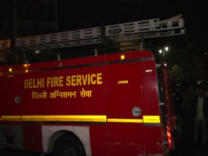 Delhi: Chandini Chowk fire major part of bhagirath palace market building damaged | दिल्ली: चांदनी चौक में भागीरथ पैलेस मार्केट में लगी आग से रात भर जूझते रहे दमकलकर्मी, इमारत के ज्यादातर हिस्से क्षतिग्रस्त