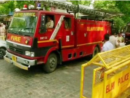2000 fire personnel to be deployed across Delhi on Diwali | दिवाली के मौके पर दिल्ली अग्निशमन सेवा ने 2000 अधिकारियों को किया तैनात, छुट्टियां रद्द कीं 2000 fire personnel to be deployed across Delhi on Diwali | दिवाली के मौके पर दिल्ली अग्निशमन सेवा ने 2000 अधिकारियों को किया तैनात, छुट्टियां रद्द कीं