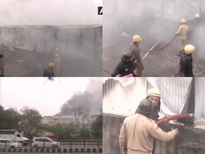 Delhi: Lawrence Road Shoe factory factory caught fire, 26 fire engines exist | दिल्ली: जूता फैक्ट्री फैक्टरी में आग लगी, दमकल की 26 गाड़ियां मौजूद