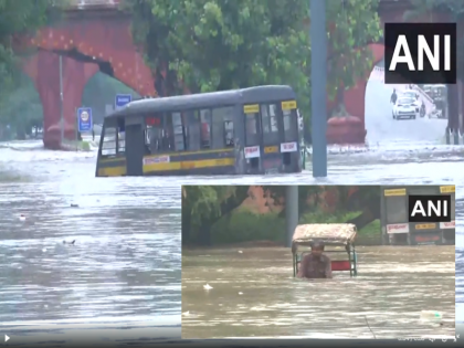 flood-like situation in Delhi Ban on entry of heavy goods vehicles from Singhu Badarpur Loni Chilla border | दिल्ली में बाढ़ जैसे हालात के बीच सिंघु, बदरपुर समेत 4 बॉर्डर से भारी मालवाहक वाहनों के प्रवेश पर लगाई गई रोक, राहत शिविरों को स्कूलों में किया जा रहा शिफ्ट