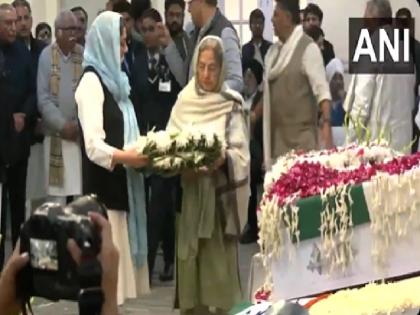 Manmohan Singh Funeral: कांग्रेस कार्यालय में मनमोहन सिंह को श्रद्धांजलि देने का सिलसिला जारी, राहुल-प्रियंका मौजूद; कुछ ही देर में निगम बोध घाट पर होगा अंतिम संस्कार