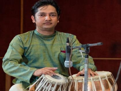 Suraj Nirwan is taking the responsibility of making Tabla re-acquainted with Delhi Gharana style of playing (Delhi Baaj) | तबला को पुनः दिल्ली शैली से रूबरू कराने का जिम्माज उठा रहे हैं सूरज निर्वान Suraj Nirwan is taking the responsibility of making Tabla re-acquainted with Delhi Gharana style of playing (Delhi Baaj) | तबला को पुनः दिल्ली शैली से रूबरू कराने का जिम्माज उठा रहे हैं सूरज निर्वान
