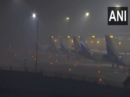 Minimum temperature in Delhi is 5 degrees Celsius, about 17 flights canceled due to dense fog, 30 flights delayed | दिल्ली में न्यूनतम तापमान 5 डिग्री सेल्सियस, घने कोहरे के कारण लगभग 17 उड़ान रद्द, 30 उड़ानों में हुआ विलंब