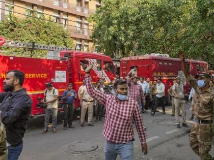 Delhi Income Tax Department Fire itr building officer killed seven people including two women evacuated safely | Delhi Income Tax Department: आयकर विभाग की इमारत में आग, अधिकारी की मौत, दो महिलाओं समेत सात को सुरक्षित निकाला