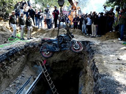 Delhi First arrest in Janakpuri accident Jal Board sub-contractor arrested | Delhi: जनकपुरी हादसे में पहली गिरफ्तारी, जल बोर्ड के सब-कॉन्ट्रेक्टर गिरफ्तार Delhi First arrest in Janakpuri accident Jal Board sub-contractor arrested | Delhi: जनकपुरी हादसे में पहली गिरफ्तारी, जल बोर्ड के सब-कॉन्ट्रेक्टर गिरफ्तार