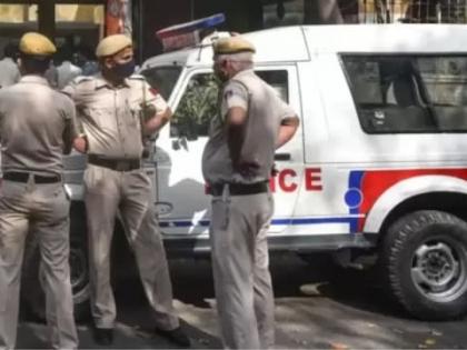 Delhi Kirby Place 20-year-old man 19-year-old woman sitting road divider covered blood knife attack watch 45-second clip watch see video | दिल्ली किर्बी प्लेसः 20 वर्षीय पुरुष और 19 वर्षीय युवती खून से लथपथ सड़क डिवाइडर पर बैठे?, चाकू से हमला, 45 सेकंड ‘क्लिप’ में देखिए Delhi Kirby Place 20-year-old man 19-year-old woman sitting road divider covered blood knife attack watch 45-second clip watch see video | दिल्ली किर्बी प्लेसः 20 वर्षीय पुरुष और 19 वर्षीय युवती खून से लथपथ सड़क डिवाइडर पर बैठे?, चाकू से हमला, 45 सेकंड ‘क्लिप’ में देखिए