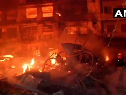 Delhi: A fire has broken out in a furniture market in Kirti Nagar | दिल्ली के कीर्तिनगर फनीर्चर मार्केट में लगी भीषण आग, दमकल की 10 गाड़ियां मौजूद