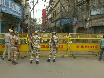 Security heightened in Hauz Qazi ahead of Vishwa Hindu Parishad's Shobha Yatra today in Delhi | हौज काजी: तोड़फोड़ के बाद मंदिर में मूर्तियों की स्थापना आज, भारी संख्या में पुलिसकर्मी तैनात