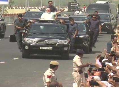 pm narendra modi inaugurates delhi meerut expressway | पीएम मोदी ने किया दिल्ली-मेरठ एक्सप्रेस-वे का उद्घाटन, खुली जीप में किया रोडशो pm narendra modi inaugurates delhi meerut expressway | पीएम मोदी ने किया दिल्ली-मेरठ एक्सप्रेस-वे का उद्घाटन, खुली जीप में किया रोडशो