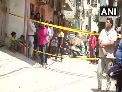 delhi mehrauli man murdered his wife and three children now has been arrested by police | दिल्ली: महरौली में दिल दहलाने वाली घटना, शख्स ने पत्नी और 3 बच्चों की गला रेतकर हत्या की