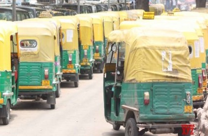 Transport strike in Delhi today against amended Motor Vehicles act Live news updates in hindi | दिल्ली-एनसीआर में आज ट्रांसपोर्टरों की हड़ताल, कई जगह ऑटो और टैक्सी में तोड़फोड़