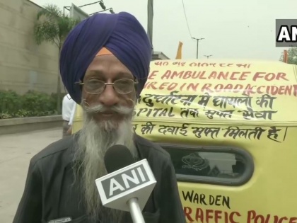 Delhi: 76 years old man turn his auto rickshaw in auto ambulance, treat injured people harjinder singh | दिल्ली: 76 वर्षीय बुजुर्ग ने अपने ऑटो रिक्शा को बनाया एम्बुलेंस, हर रोज करते हैं दुर्घटना में घायल एक व्यक्ति की मदद