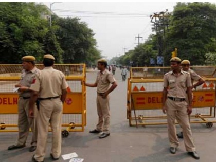 Delhi police arrest man for threatening to upload womans private photos and blackmailing | महिला की प्राइवेट तस्वीरें लीक करने की धमकी देकर वसूले लाखों रुपये, दिल्ली पुलिस ने किया गिरफ्तार