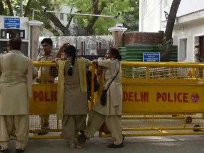 IIT-Delhi student falls to death from hostel building; suicide suspected | IIT-दिल्ली में छात्रावास की इमारत से गिरने के बाद छात्रा की मौत, पुलिस को आत्महत्या का शक