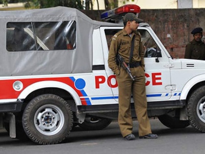Police arrest four accused for molesting a woman who saved her brother from an attack by 3 unidentified people in Delhi | दिल्ली में 3 अज्ञात लोगों के हमले से भाई को बचाने गई महिला से छेड़छाड़, पुलिस ने आरोपियों को किया गिरफ्तार