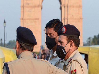 Delhi Police ASI suspended for not wearing mask, violating social distancing norms | कोरोना वायरस के नियमों को लेकर इस ASI ने किया कुछ ऐसा कि DCP ने कर दिया सस्पेंड