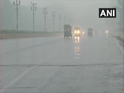 Delhi Pollution: Despite mild showers no respite, as air quality remains severe in city | दिल्ली: हल्की बारिश के बावजूद प्रदूषण से राहत नहीं, कई इलाकों में वायु गुणवत्ता 'गंभीर श्रेणी' में