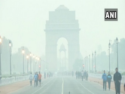 Delhi Pollution: Air Quality In 'poor' category, remains Unhealthy, Students wear anti-pollution masks | दिल्ली: प्रदूषण में थोड़ा सुधार, पर अब भी हवा सेहत के लिए खराब, बच्चे मास्क लगाकर पहुंचे स्कूल