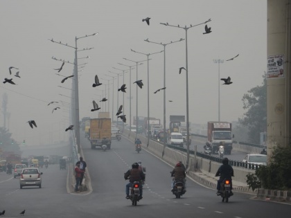 delhi ncr ghaziabad cold wave started December rain air quality remains ‘very poor’ Western disturbance brings see | दिल्ली-एनसीआरः मौसम का मिजाज बदला, तेज बारिश, तापमान में गिरावट, देखें