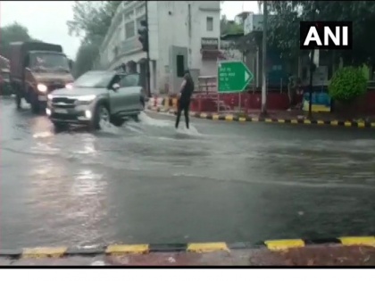 Weather Report: Rain lashes several parts of Delhi, IMD predicts thunderstorm with rain in delhi today | Weather Report: दिल्ली समेत आसपास इलाकों में झमाझम बारिश, उमस भरी गर्मी से मिली राहत, कई राज्यों में रेड अलर्ट जारी 