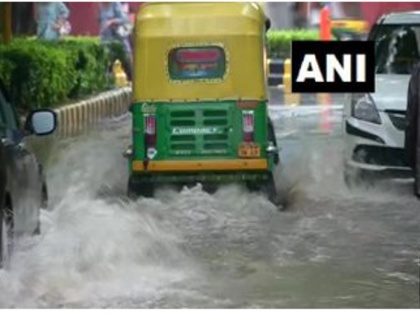 Delhi-NCR wakes up to rain more showers likely today | दिल्ली-एनसीआर में सुबह से हो रही है झमाझम बारिश, IMD ने जताई और अधिक वर्षा होने की संभावना