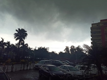 delhi ncr mausam samachar hailstorm in Delhi-NCR Delhi Rains trending on Twitter | दिल्ली-एनसीआर में बारिश के साथ पड़े ओले, ट्विटर पर ट्रेंड हुआ #DelhiRains, यूजर्स ने कहा-तू चीटिंग करता है