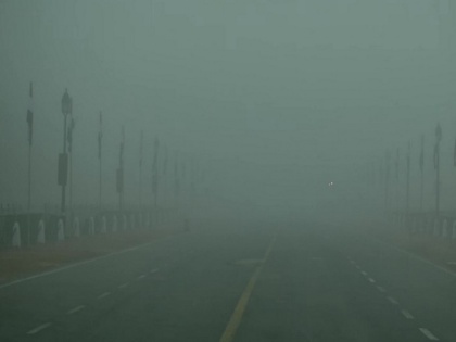 weather update delhi ncr temperature fog visibility 8 degrees 22 trains and flights late | दिल्ली सहित उत्तर भारत में घना कोहरा, 8 डिग्री पहुंचा पारा, 22 ट्रेनें और कई फ्लाइट्स लेट 