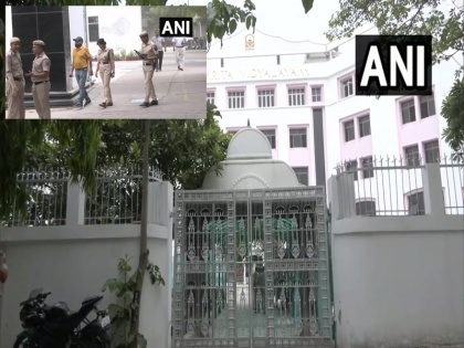 Delhi Threat to bomb Amrita Senior Secondary School in Pushp Vihar security increased | दिल्लीः पुष्प विहार में अमृता सीनियर सेकेंडरी स्कूल को बम से उड़ाने की मिली धमकी, तलाशी के बाद बढ़ाई गई सुरक्षा