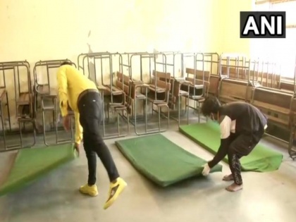  Shelter home, free lunch and lodging arrangement for migrants in Delhi schools | प्रवासी मजदूरों के लिए दिल्ली के स्कूलों में बनाया गया शेल्टर होम, फ्री खाने और रहने की व्यवस्था