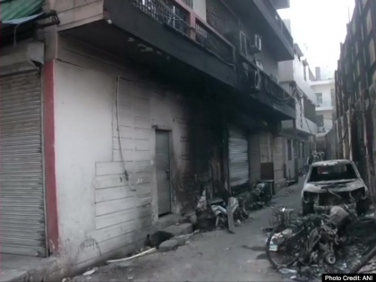 Delhi Violence: Hindu family house fire Gokalpuri, shops set on fire | Delhi Violence: गोकलपुरी के एक मकान में आग लगने से दर-दर की ठोकरें खाने को मजबूर हुआ ये परिवार