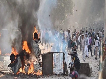 Delhi Violence: Police hiding information, who arrested in riots | दिल्ली हिंसाः गिरफ्तार लोगों की जानकारी छिपा रही पुलिस, मानवाधिकार कार्यकर्ताओं ने पत्र लिखकर ये उठाई मांग